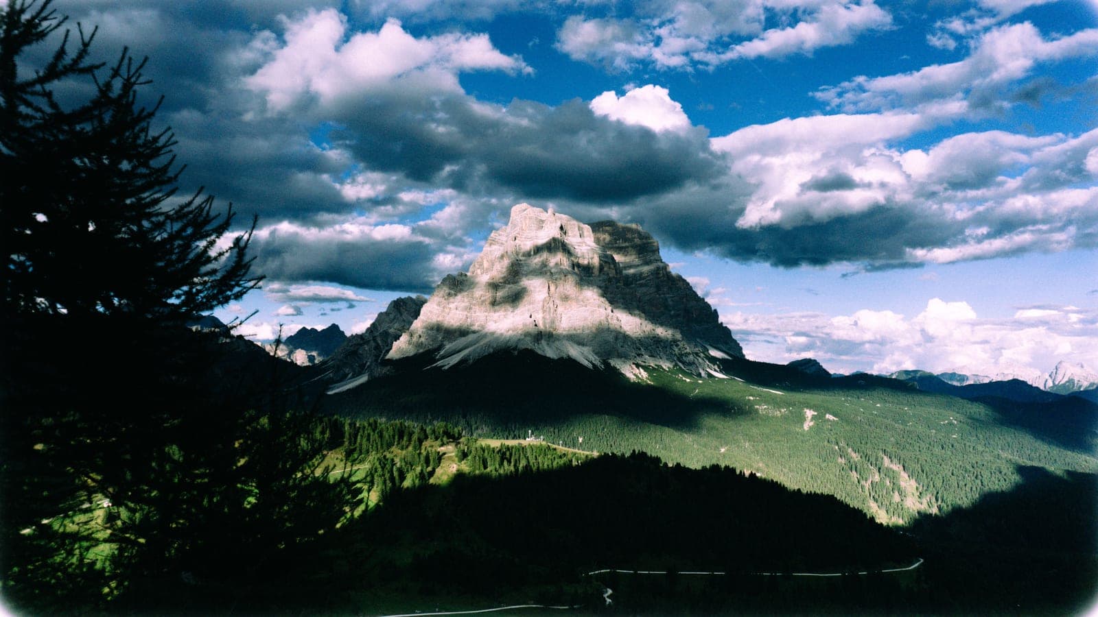 Lago Coldai image 6