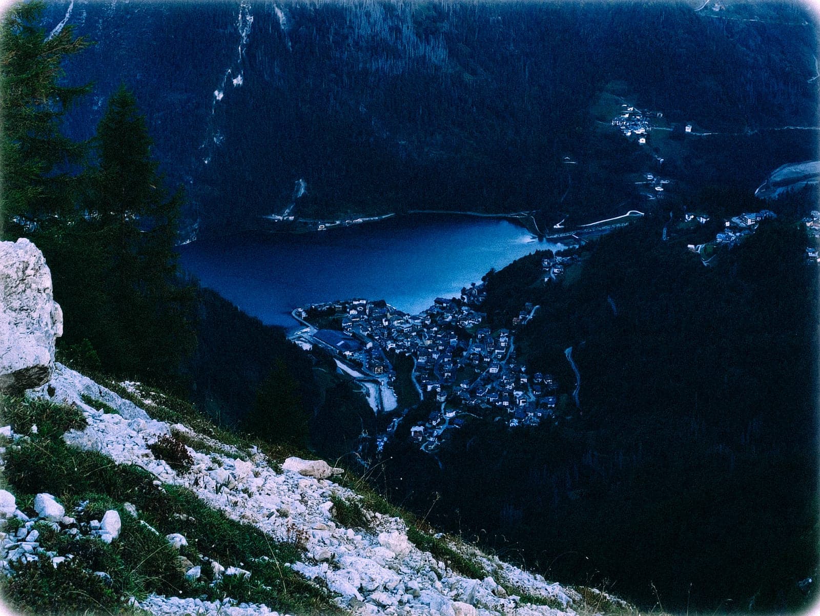 Lago Coldai image 26