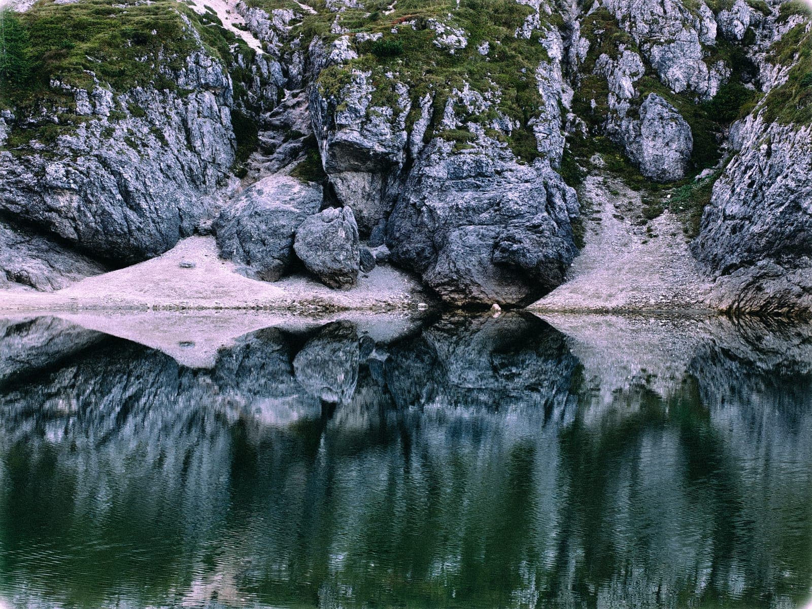 Lago Coldai image 31
